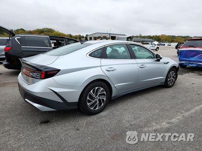Trzecie zdjęcie samochodu z tyłu: 2026 HYUNDAI SONATA HYBRID BLUE VIN:KMHL24JJ9TA141665 - miniatura