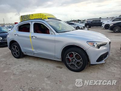 Czwarte zdjęcie samochodu z boku: 2023 ALFA ROMEO STELVIO SPRINT VIN:ZASPAJAN7P7D54456 - miniatura