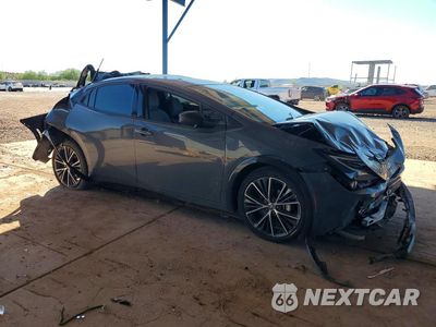 Czwarte zdjęcie samochodu z boku: 2026 TOYOTA PRIUS XLE VIN:JTDACAAU0T3067249 - miniatura