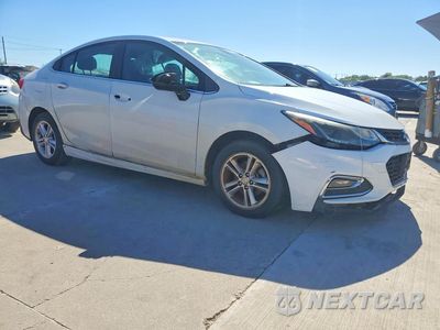 Czwarte zdjęcie samochodu z boku: 2017 CHEVROLET CRUZE LT VIN:1G1BE5SM3H7108275 - miniatura