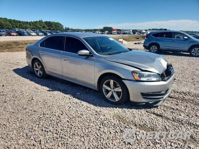 Czwarte zdjęcie samochodu z boku: 2014 VOLKSWAGEN PASSAT S VIN:1VWAT7A37EC022996 - miniatura