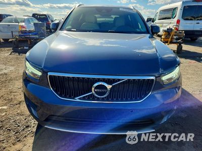 Piąte zdjęcie samochodu w środku: 2022 VOLVO XC40 T5 MOMENTUM VIN:YV4162UK5N2650137 - miniatura