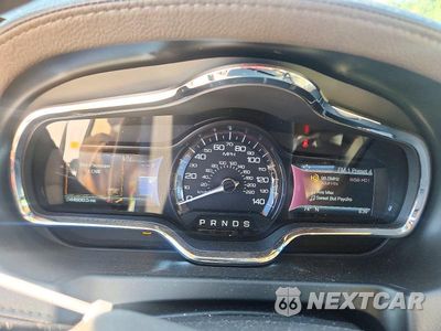 Zdjęcie 9 z 14 samochodu: 2019 LINCOLN MKT VIN:2LMHJ5ATXKBL00166 - miniatura