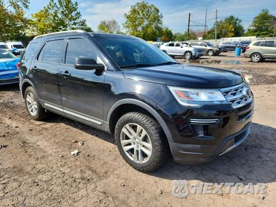 Czwarte zdjęcie samochodu z boku: 2019 FORD EXPLORER XLT VIN:1FM5K8DHXKGA15089 - miniatura