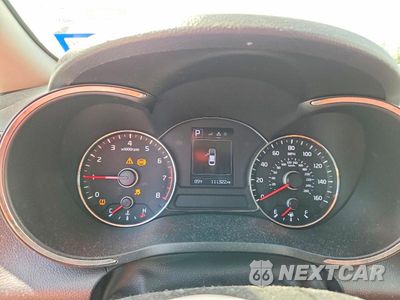 Zdjęcie 9 z 12 samochodu: 2017 KIA FORTE LX VIN:3KPFL4A7XHE116457 - miniatura