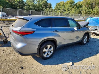 Trzecie zdjęcie samochodu z tyłu: 2023 TOYOTA HIGHLANDER HYBRID LE VIN:5TDZARAHXPS520436 - miniatura