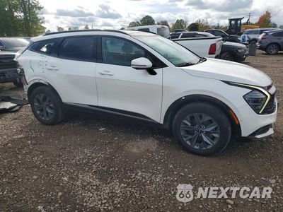 Czwarte zdjęcie samochodu z boku: 2023 KIA SPORTAGE SX PRESTIGE VIN:KNDPXCAG7P7056610 - miniatura