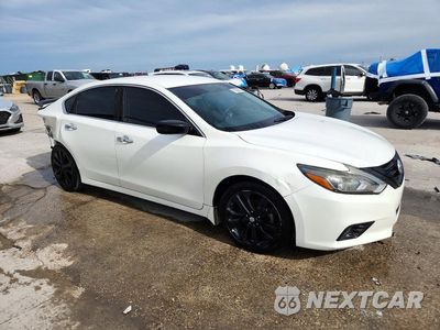 Czwarte zdjęcie samochodu z boku: 2018 NISSAN ALTIMA 2.5 SR VIN:1N4AL3AP6JC276651 - miniatura