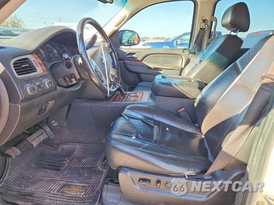 Zdjęcie 7 z 13 samochodu: 2013 CHEVROLET SUBURBAN K1500 LTZ VIN:1GNSKKE79DR100739 - miniatura