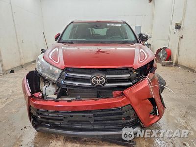 Piąte zdjęcie samochodu w środku: 2019 TOYOTA HIGHLANDER SE VIN:5TDJZRFHXKS918379 - miniatura