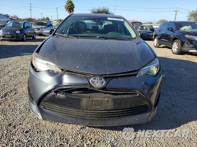 Piąte zdjęcie samochodu w środku: 2018 TOYOTA COROLLA LE VIN:5YFBURHE1JP766389 - miniatura