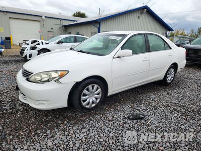 2005 TOYOTA CAMRY LE 4T1BE32K25U628809 - główne zdjęcie licytacji z USA - miniatura