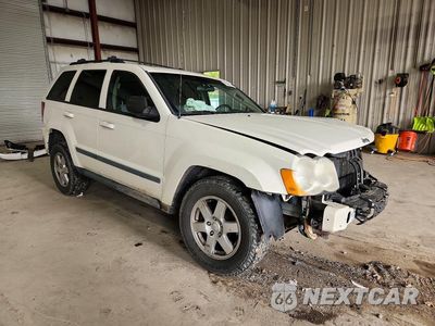 Czwarte zdjęcie samochodu z boku: 2009 JEEP GRAND CHEROKEE LAREDO VIN:1J8GR48K29C555828 - miniatura
