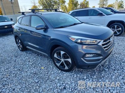Czwarte zdjęcie samochodu z boku: 2018 HYUNDAI TUCSON VALUE VIN:KM8J3CA28JU752631 - miniatura