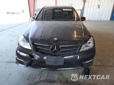 Piąte zdjęcie samochodu w środku: 2013 MERCEDES-BENZ C 250 VIN:WDDGF4HB1DA804551 - miniatura