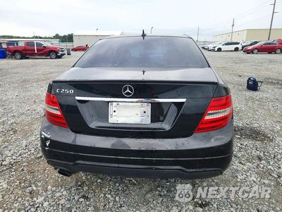 Zdjęcie 6 z 12 samochodu: 2012 MERCEDES-BENZ C 250 VIN:WDDGF4HB5CR215521 - miniatura