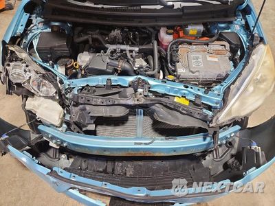 Zdjęcie 11 z 13 samochodu: 2013 TOYOTA PRIUS C TWO VIN:JTDKDTB36D1031548 - miniatura