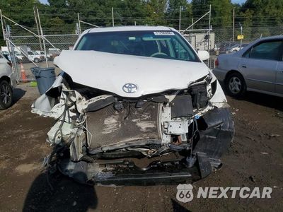 Piąte zdjęcie samochodu w środku: 2014 TOYOTA SIENNA XLE 8-PASSENGER VIN:5TDYK3DC9ES447126 - miniatura