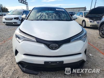 Piąte zdjęcie samochodu w środku: 2018 TOYOTA C-HR XLE VIN:NMTKHMBXXJR009515 - miniatura