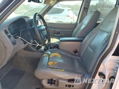 Zdjęcie 7 z 13 samochodu: 2000 FORD EXPLORER XLT VIN:1FMZU63E7YZB06888 - miniatura