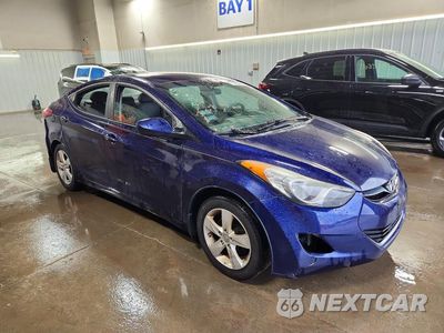 Czwarte zdjęcie samochodu z boku: 2013 HYUNDAI ELANTRA GLS VIN:5NPDH4AE3DH401966 - miniatura