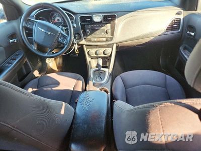 Zdjęcie 8 z 12 samochodu: 2012 CHRYSLER 200 LX VIN:1C3CCBAG7CN228617 - miniatura