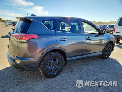 Trzecie zdjęcie samochodu z tyłu: 2018 TOYOTA RAV4 LE VIN:2T3BFREV6JW752461 - miniatura