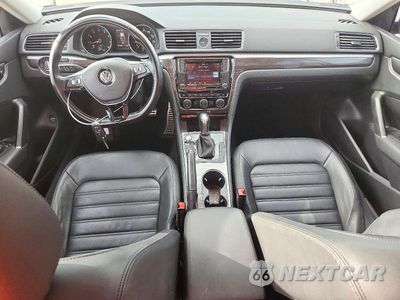Zdjęcie 8 z 12 samochodu: 2017 VOLKSWAGEN PASSAT SEL PREMIUM VIN:1VWCT7A32HC047446 - miniatura