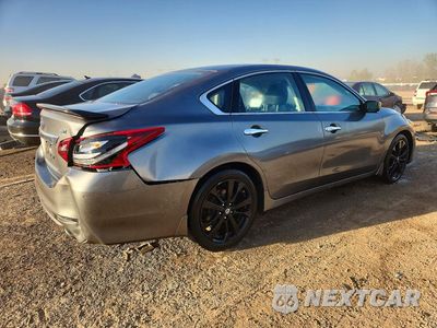 Trzecie zdjęcie samochodu z tyłu: 2017 NISSAN ALTIMA 2.5 SR VIN:1N4AL3AP0HC271794 - miniatura