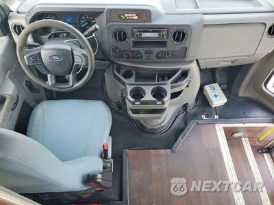 Zdjęcie 8 z 13 samochodu: 2021 FORD E350 SHUTTLE BUS VIN:1FDEE3FN1MDC10774 - miniatura