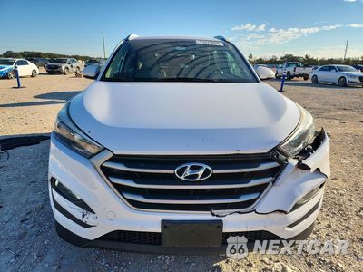 Piąte zdjęcie samochodu w środku: 2017 HYUNDAI TUCSON SE PLUS VIN:KM8J33A47HU562542 - miniatura