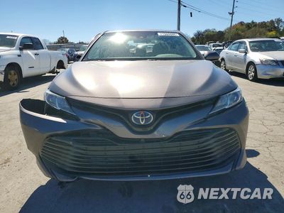 Piąte zdjęcie samochodu w środku: 2018 TOYOTA CAMRY LE VIN:4T1B31HK8JU505897 - miniatura