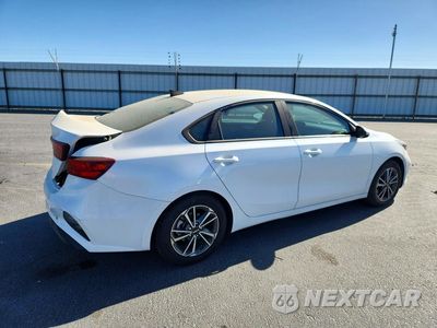 Trzecie zdjęcie samochodu z tyłu: 2023 KIA FORTE LXS VIN:3KPF24AD0PE554069 - miniatura