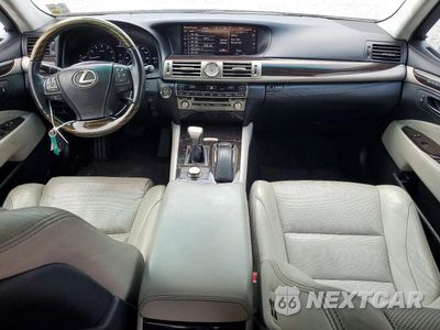 Zdjęcie 8 z 12 samochodu: 2017 LEXUS LS 460 VIN:JTHBL5EF5H5143713 - miniatura