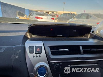 Zdjęcie 9 z 13 samochodu: 2015 TOYOTA PRIUS V THREE VIN:JTDZN3EU8FJ018979 - miniatura