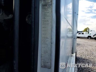 Zdjęcie 12 z 13 samochodu: 2015 VOLVO VNL SEMI TRUCK VIN:4V4NC9EG1FN175591 - miniatura