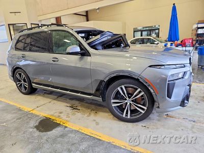 Czwarte zdjęcie samochodu z boku: 2023 BMW X7 XDRIVE40I VIN:5UX23EM05P9P42843 - miniatura