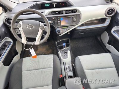 Zdjęcie 8 z 12 samochodu: 2012 TOYOTA PRIUS C THREE VIN:JTDKDTB34C1513143 - miniatura