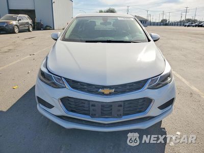Piąte zdjęcie samochodu w środku: 2018 CHEVROLET CRUZE LT VIN:1G1BE5SM6J7145164 - miniatura