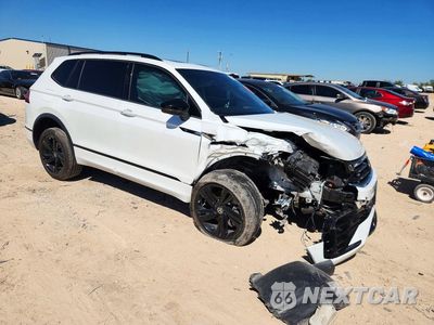 Czwarte zdjęcie samochodu z boku: 2023 VOLKSWAGEN TIGUAN SE R-LINE BLACK VIN:3VVCB7AX8PM106507 - miniatura