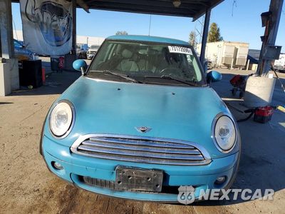 Piąte zdjęcie samochodu w środku: 2009 MINI COOPER VIN:WMWMF335X9TW70558 - miniatura