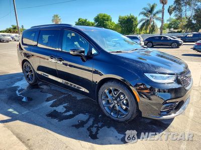 Czwarte zdjęcie samochodu z boku: 2025 CHRYSLER PACIFICA LIMITED VIN:2C4RC1GG2SR537582 - miniatura