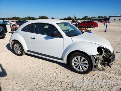 Czwarte zdjęcie samochodu z boku: 2017 VOLKSWAGEN BEETLE 1.8T VIN:3VWF17AT5HM628179 - miniatura