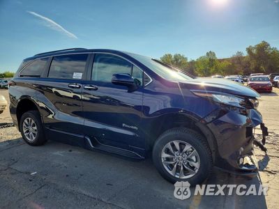 Czwarte zdjęcie samochodu z boku: 2023 TOYOTA SIENNA XLE VIN:5TDJRKEC1PS179973 - miniatura