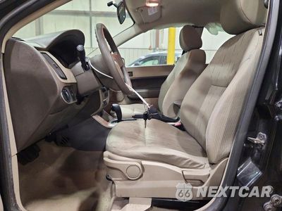 Zdjęcie 7 z 12 samochodu: 2010 FORD FOCUS SE VIN:1FAHP3FN9AW238260 - miniatura