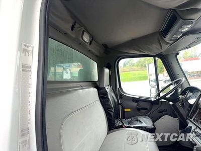 Zdjęcie 6 z 14 samochodu: 2005 FREIGHTLINER M2 BOX TRUCK VIN:1FVACWCT55HU28213 - miniatura