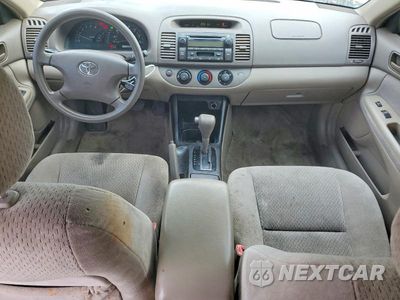 Zdjęcie 8 z 12 samochodu: 2004 TOYOTA CAMRY LE V6 VIN:4T1BF32K04U589021 - miniatura