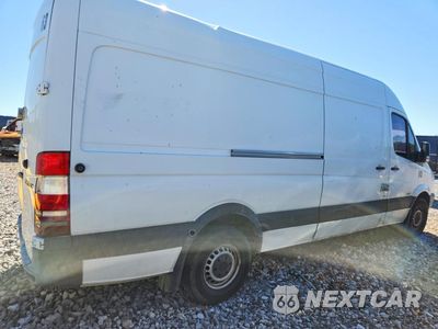 Trzecie zdjęcie samochodu z tyłu: 2013 MERCEDES-BENZ SPRINTER 2500 DELIVERY VAN VIN:WD3PE8CC0D5796806 - miniatura