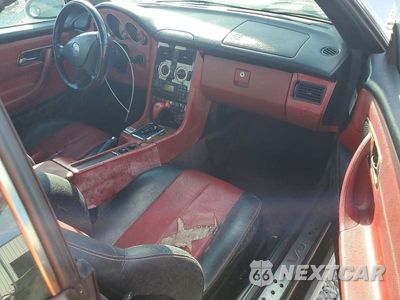 Zdjęcie 8 z 12 samochodu: 2001 MERCEDES-BENZ SLK 320 VIN:WDBKK65F31F209295 - miniatura
