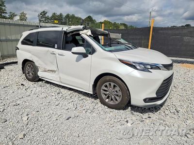 Czwarte zdjęcie samochodu z boku: 2025 TOYOTA SIENNA XLE 8-PASSENGER VIN:5TDYRKEC1SS256056 - miniatura